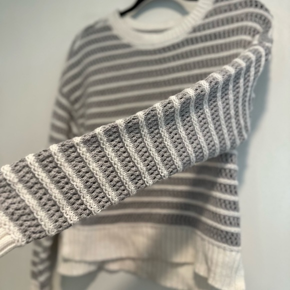 Aeropostale Women’s Sz: XS Striped Open-Knit Crew Neck. Basic Preppy Sweater. - Picture 8 of 11
